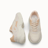 Riccon Loventino Kadın Sneaker 0012152 Ekru Taba, minimalist tasarımı ve vegan deri yapısı ile şıklığı ve konforu bir arada sunar.