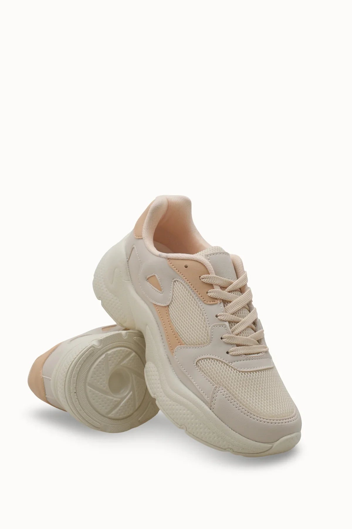 Riccon Loventino Kadın Sneaker 0012152 Ekru Taba, günlük kullanım için ideal ortopedik iç tabana sahip, şık ve rahat spor ayakkabı.