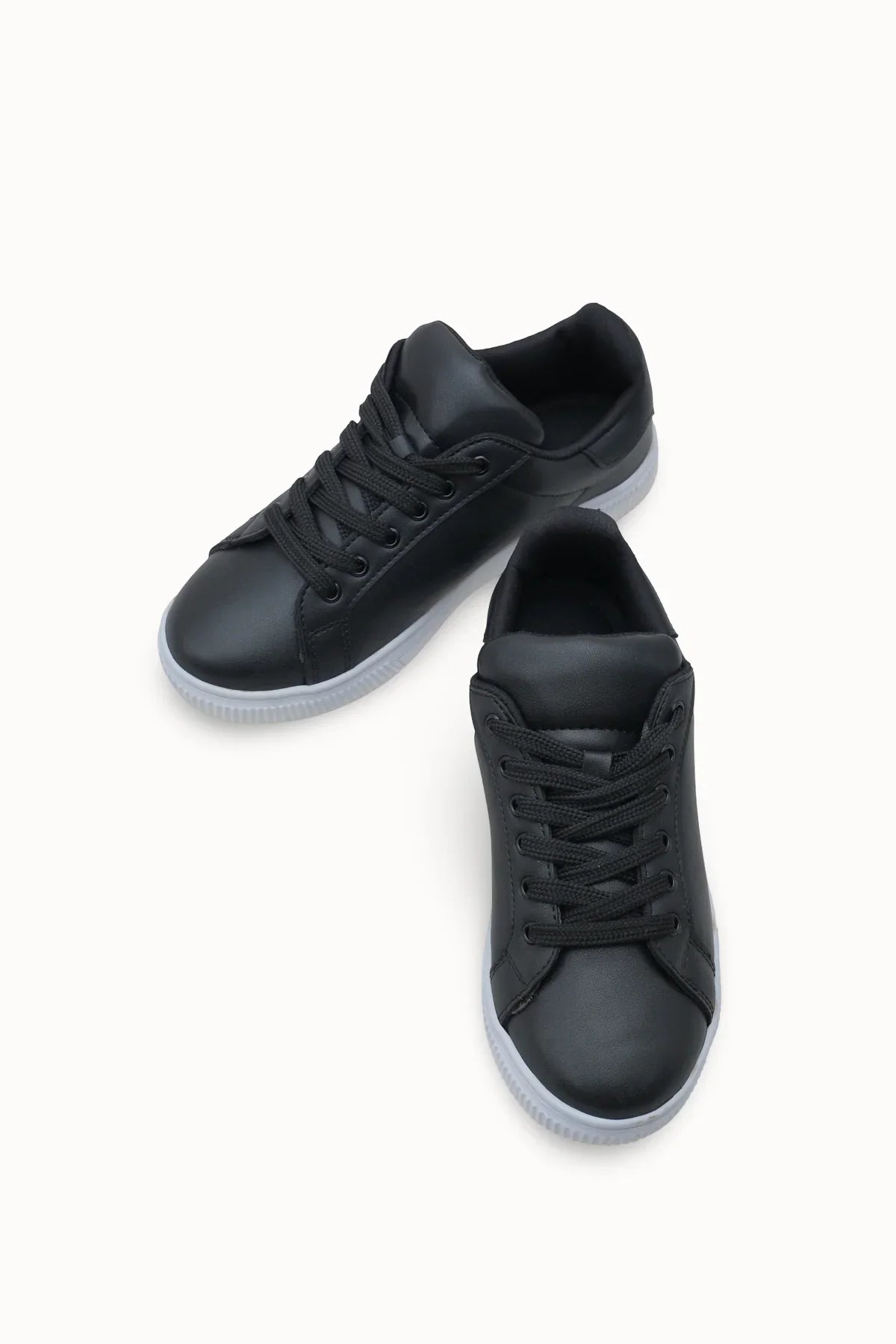 Loventino Meshronei Kadın Sneaker 0012601 Siyah Beyaz - zarafet ve konforu bir araya getiren, kadınlar için ideal spor şıklığı.