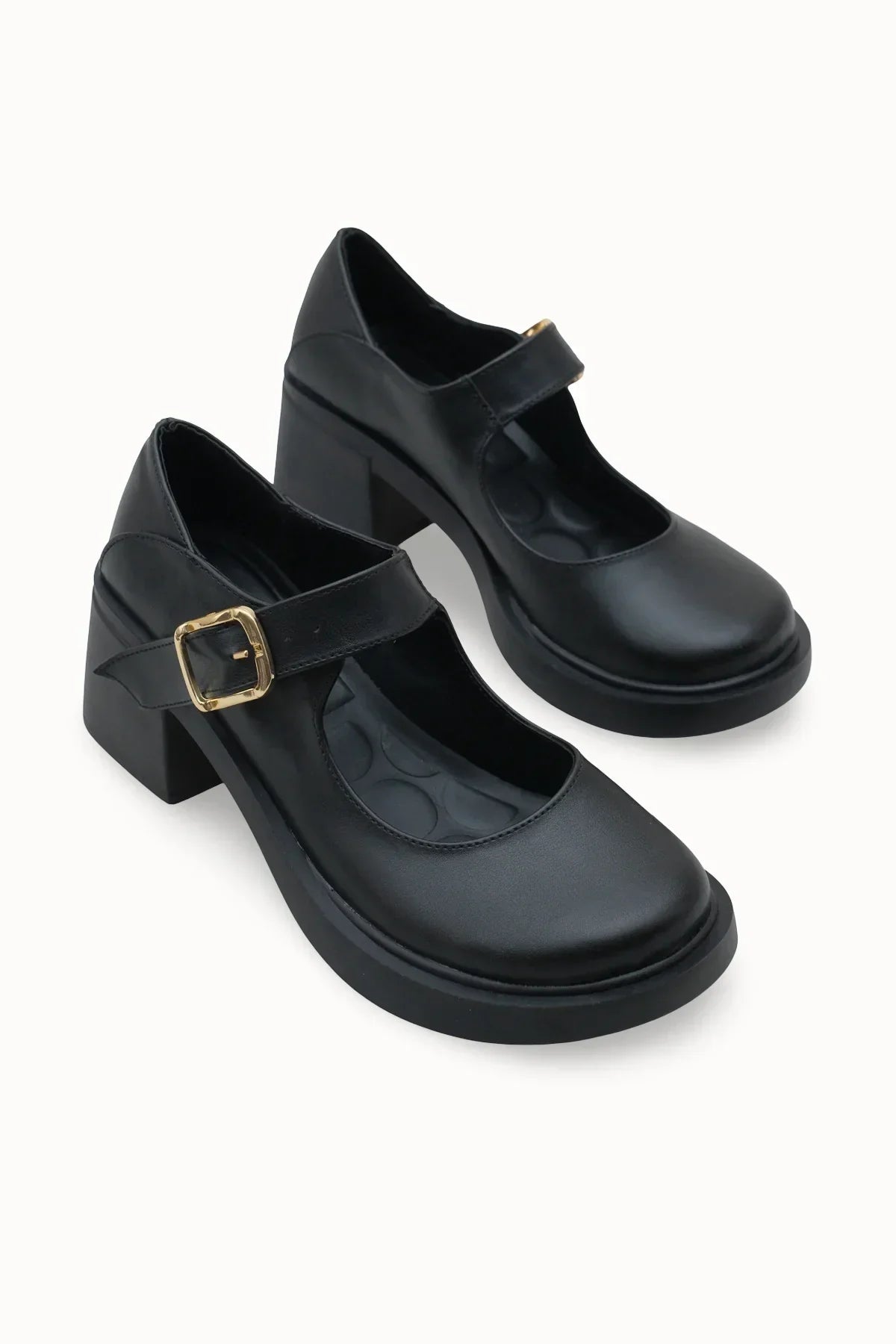 Riccon Loventino Kadın Loafer 00120201 Siyah zarif tasarımı ve lüks detaylarıyla ideal bir şıklık sunar.