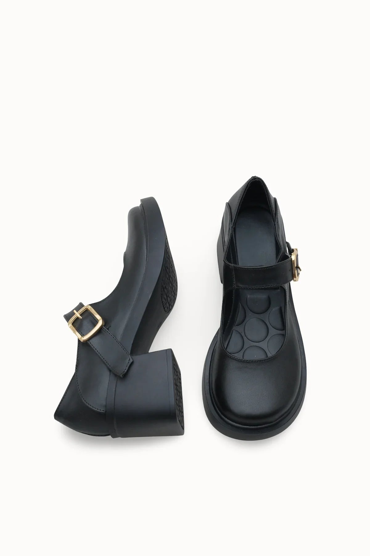 Riccon markasına ait Loventino Kadın Loafer 00120201 Siyah, etkileyici görünümü ile günlük şıklığınızı artırır.