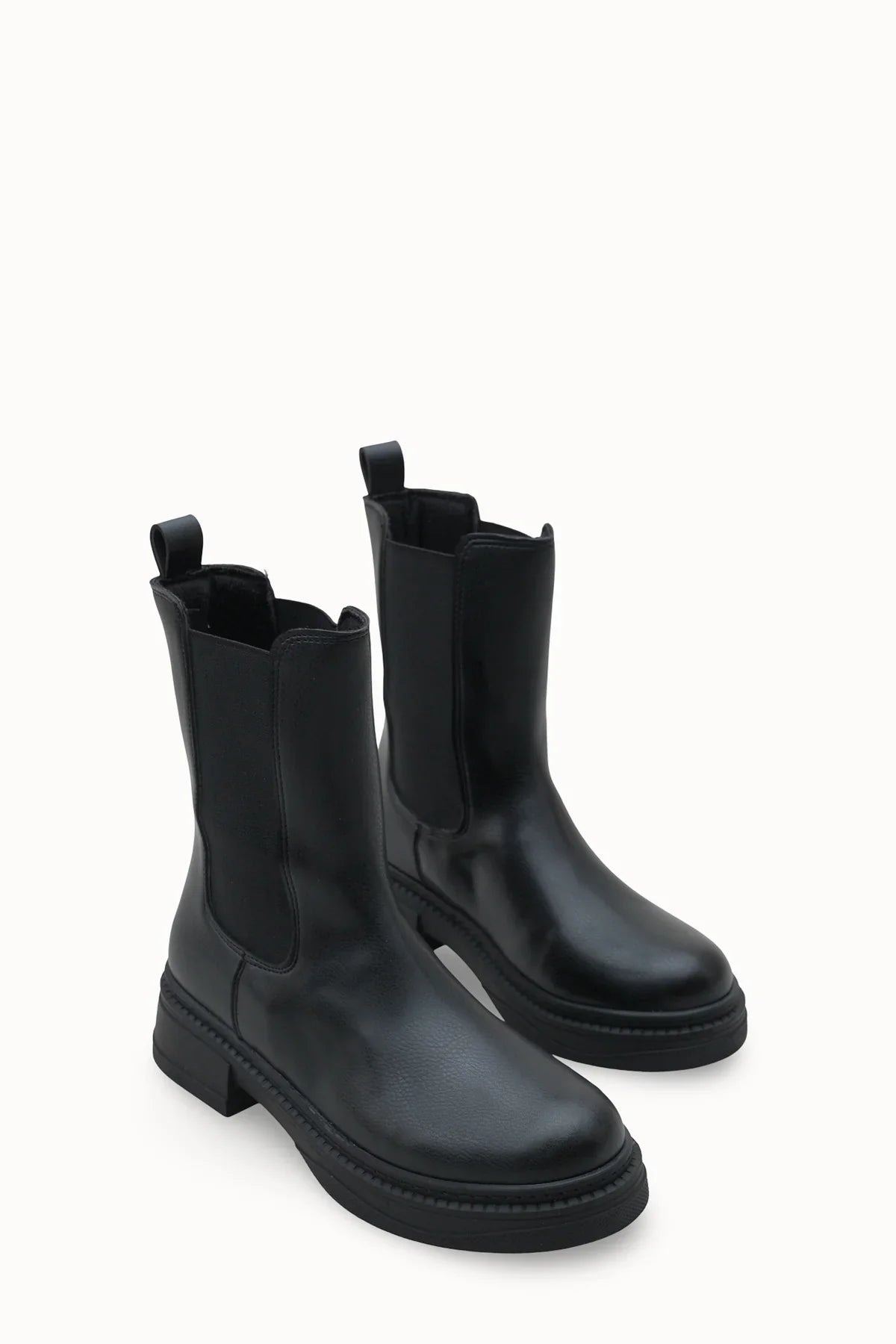 Loventino Vennalue Kadın Chelsea Bot 0012702 Siyah - Şıklığı ve konforu bir arada sunan lüks tasarım