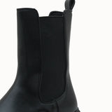 Loventino Vennalue Kadın Chealsea Bot 0012702 Siyah, şık ve zarif tasarımıyla dikkat çeken lüks bir ayakkabı.