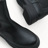 Detaylı görünümü ile Loventino Vennalue Kadın Chealsea Bot 0012702 Siyah, stilinizi tamamlayacak mükemmel bir seçenek.