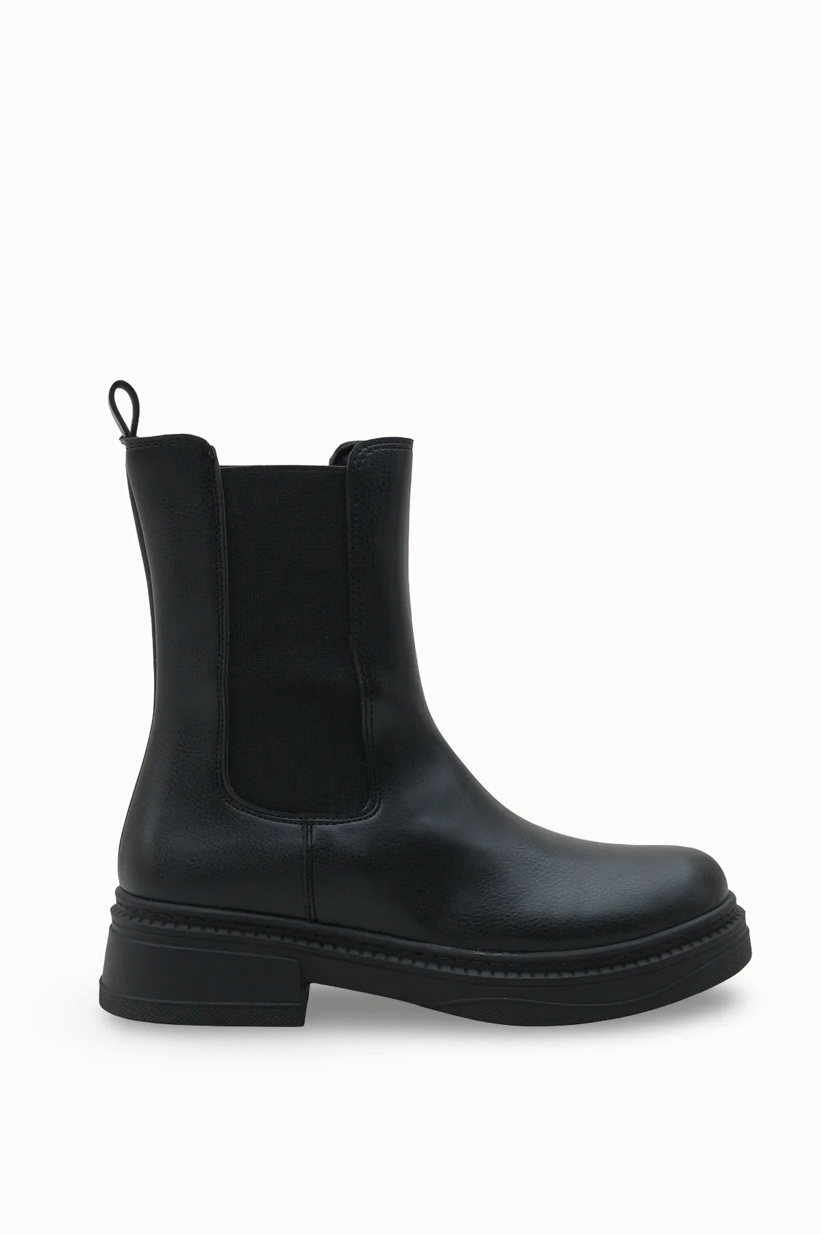 Göz alıcı tasarımı ile Loventino Vennalue Kadın Chealsea Bot 0012702 Siyah, zarif ve konforlu bir stil sunar.