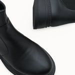 Lüks Loventino Gifnarra Kadın Chelsea Bot 0012700 Siyah, yüksek kaliteli deri ve zarif tasarımı ile dikkat çekiyor.