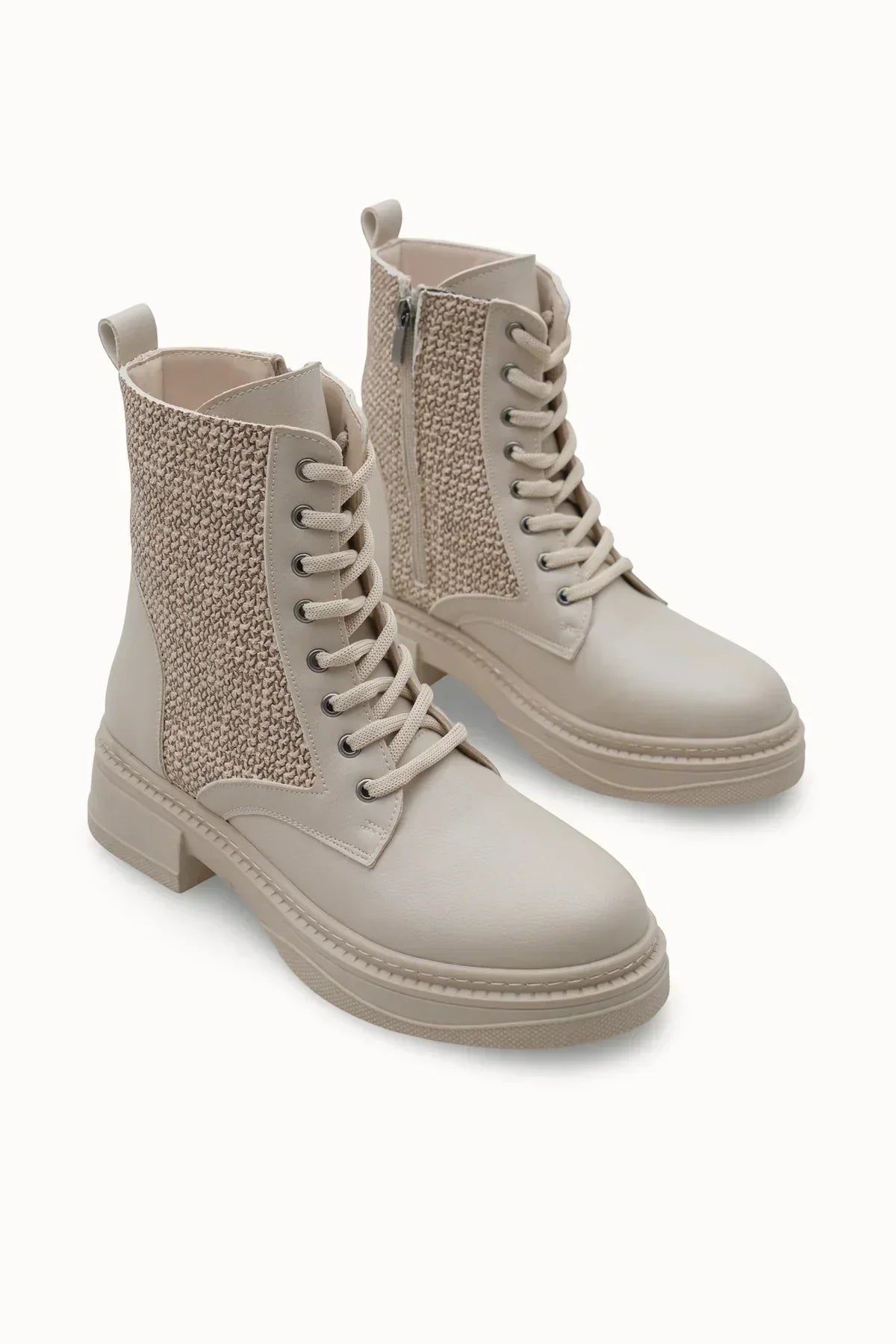 Elyenrina model Kadın Postal Bot 0012703 Ten, Riccon markasıyla şıklığı ve konforu bir araya getiriyor.