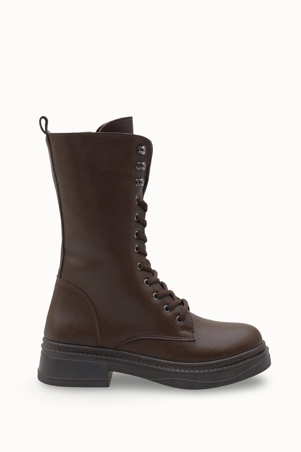 Kahverengi Loventino Marlyrra Kadın Bağcıklı Kısa Çizme 0012707, sofistike ve şık bir görünüm sunan modern botas.