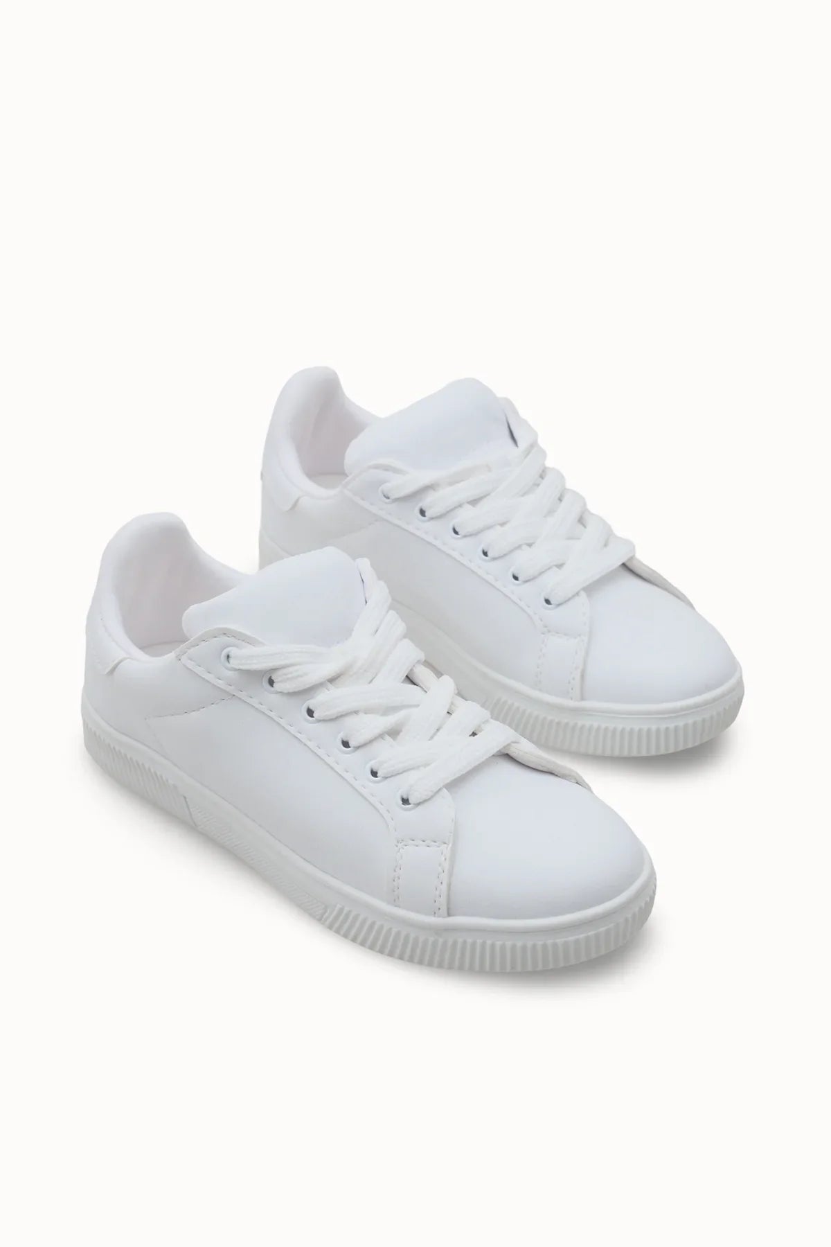 Yüksek kaliteli Loventino Meshronei Kadın Sneaker 0012601 Beyaz, modern bir görünüm sunuyor.