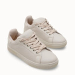 Loventino Meshronei Kadın Sneaker 0012601 Bej rengi ile şıklığı ve konforu bir arada sunuyor, lüks tasarımıyla her kadının koleksiyonunda yer almalı.