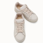 Rıcccon imzası taşıyan Loventino Meshronei Kadın Sneaker 0012601 Bej, zarif detaylarıyla göz alıcı bir şıklık sağlıyor.