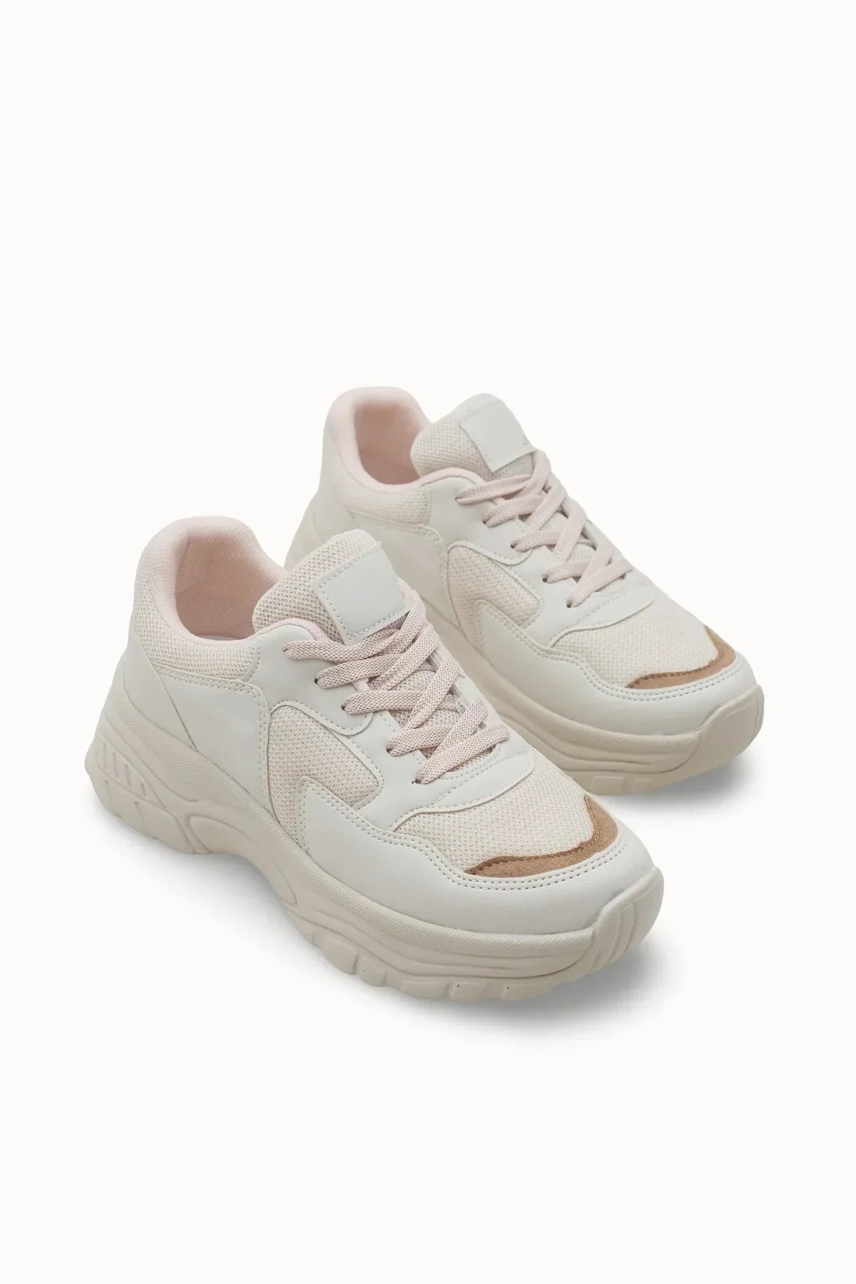 Loventino Kadın Sneaker 0012140 Bej Vizon, konforlu ve şık vegan deri tasarımıyla günlük şıklığı tamamlayan spor ayakkabılar.