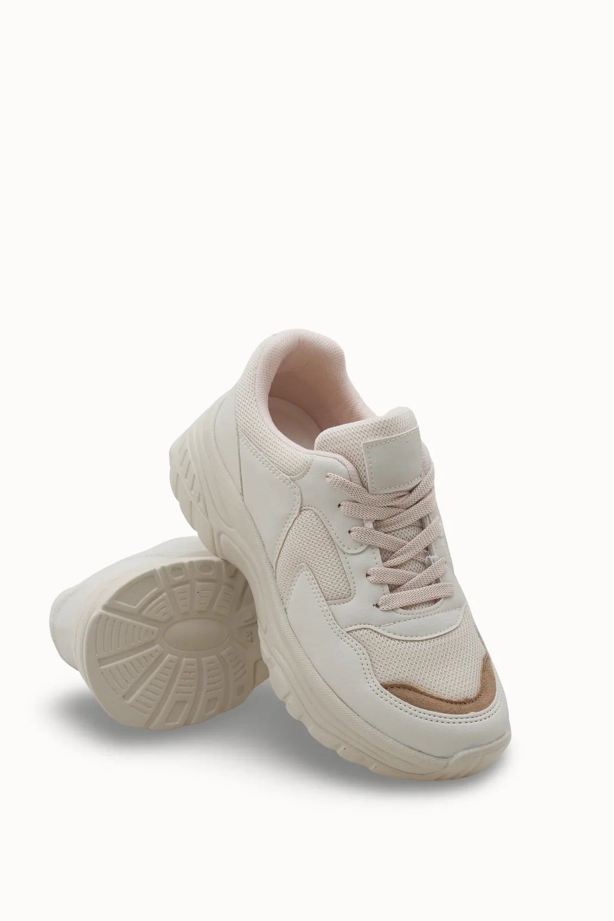 Loventino Kadın Sneaker 0012140 Bej Vizon, şık ve rahat tasarımıyla her mevsim tercih edilebilecek özgün bir spor ayakkabı.