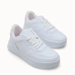 Loventino Kadın Sneaker 0012255 Beyaz Beyaz, şık ve minimalist tasarımıyla ofis ve dış mekan için ideal bir spor ayakkabı.