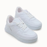 Loventino Kadın Sneaker 0012255 Beyaz Beyaz, şık ve minimalist tasarımıyla ofis ve dış mekan için ideal bir spor ayakkabı.