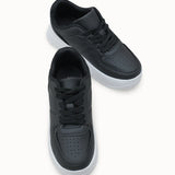 Loventino Kadın Sneaker 0012255 Siyah Beyaz, şık görünümü ve ortopedik iç tabanı ile gün boyu konfor sağlayan lüks bir spor ayakkabı.