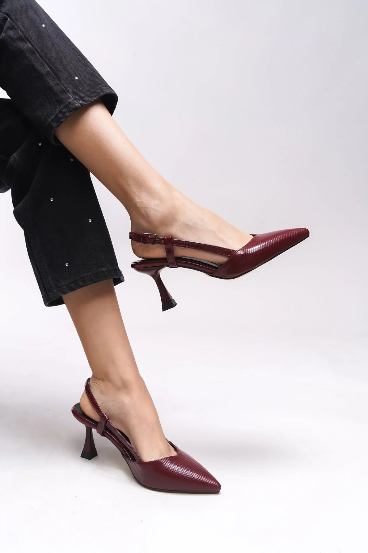 Loventino Elyerue Kadın Arkası Açık Sivri Burun Stiletto 0012725 Bordo Rugan Çizgili