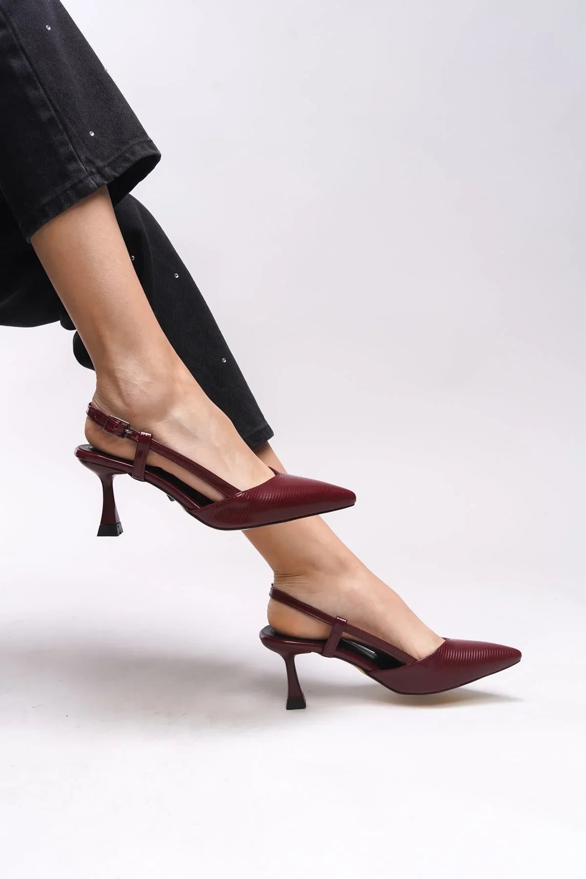 Loventino Elyerue Kadın Arkası Açık Sivri Burun Stiletto 0012725 Bordo Rugan Çizgili
