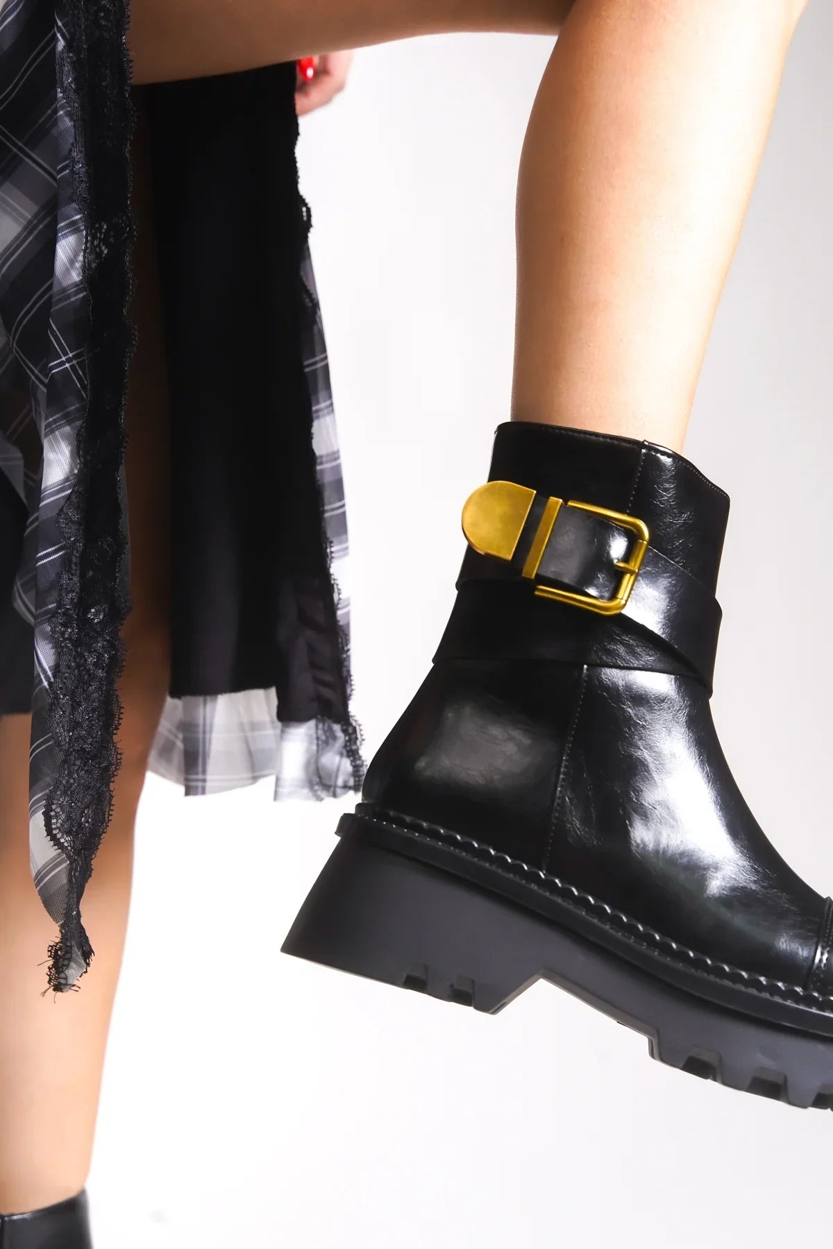 Riccon Heillanae Kadın Tokalı Postal Bot 00122001 Siyah Rustik