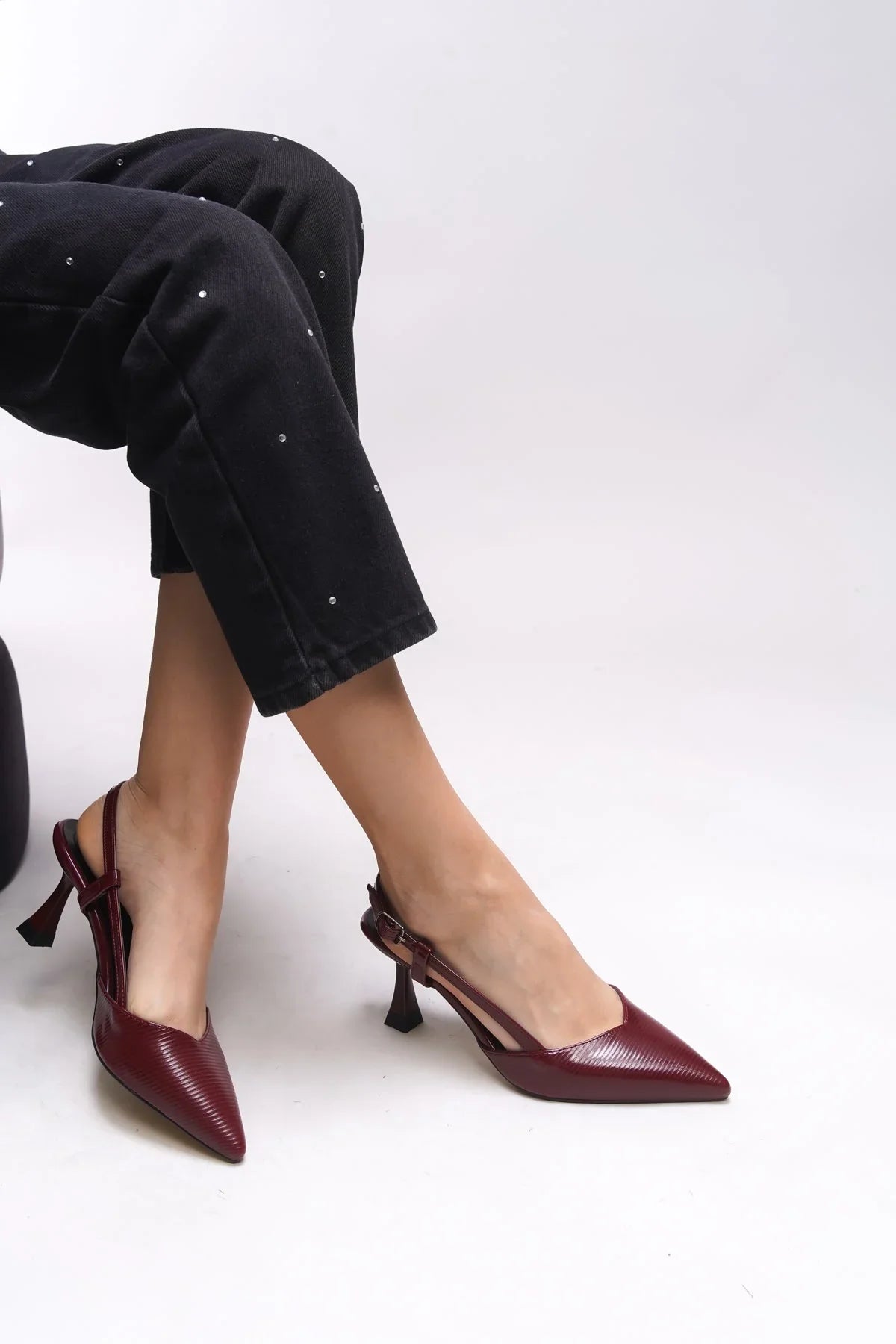 Loventino Elyerue Kadın Arkası Açık Sivri Burun Stiletto 0012725 Bordo Rugan Çizgili