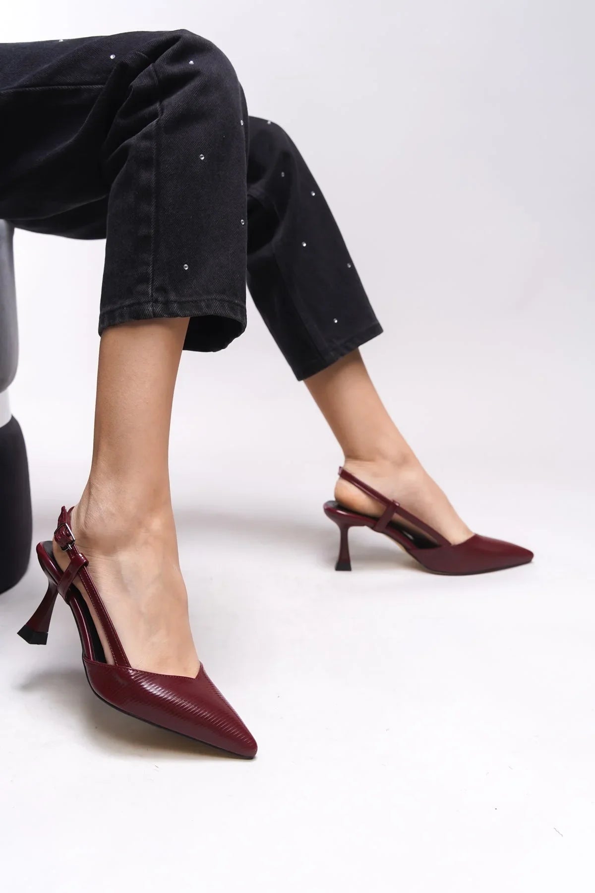 Loventino Elyerue Kadın Arkası Açık Sivri Burun Stiletto 0012725 Bordo Rugan Çizgili